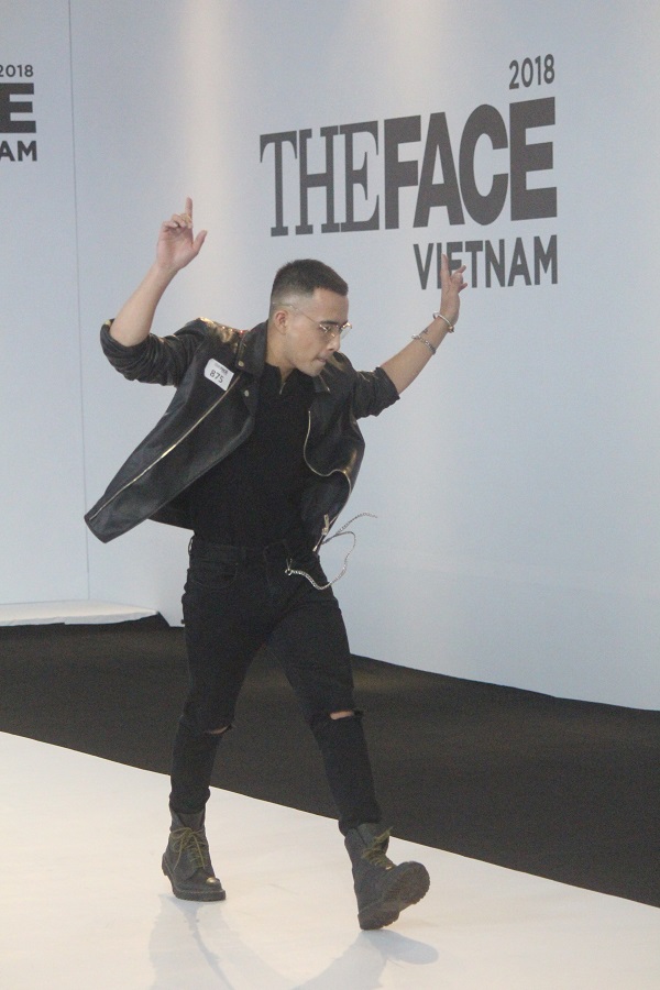 Thánh xéo xắt Nam Trung khiến thí sinh căng thẳng trong buổi casting The Face Thánh xéo xắt Nam Trung khiến thí sinh căng thẳng trong buổi casting The Face